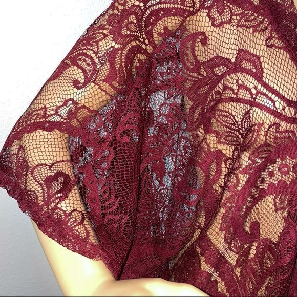 Emerette Short Sleeve Lace Kimono With Fringe Burgundy / Wine Colored Size Small - Picture 5 of 10